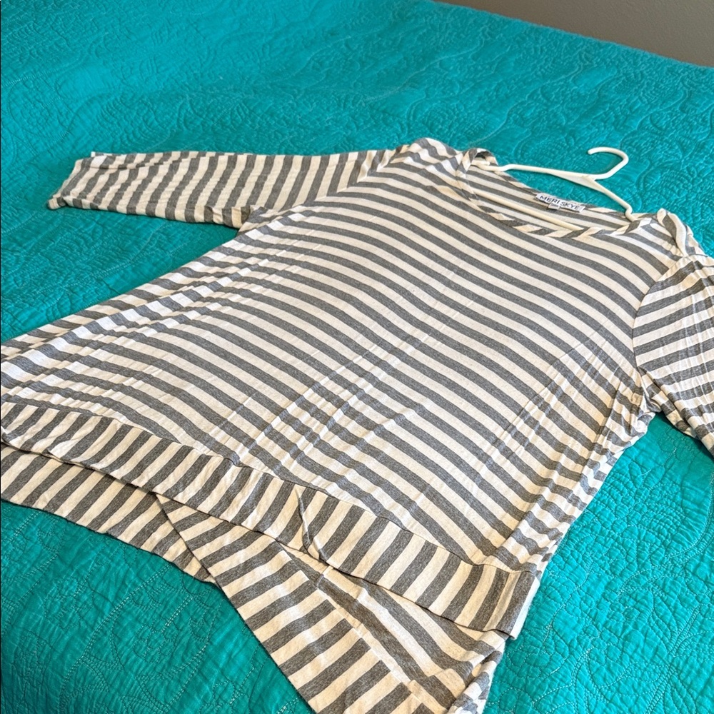 Meri Skye Striped Gray and White 3/4 Sleeve Top